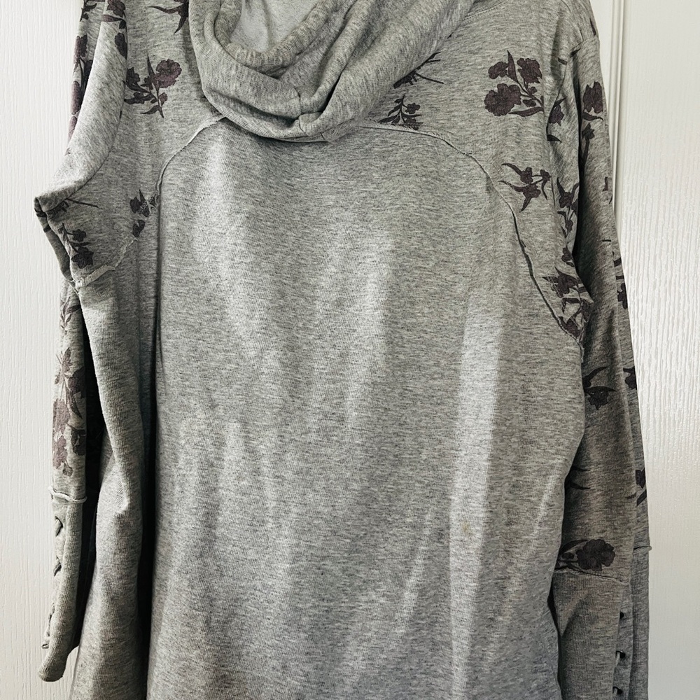 Maurice’s lace up sleeve light weight Sweatshirt - Picture 5 of 6